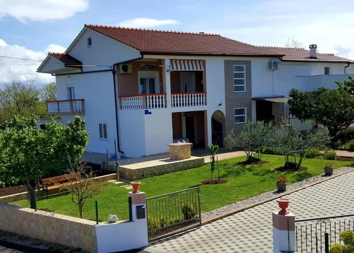 Apartment Tomislav Vrsi